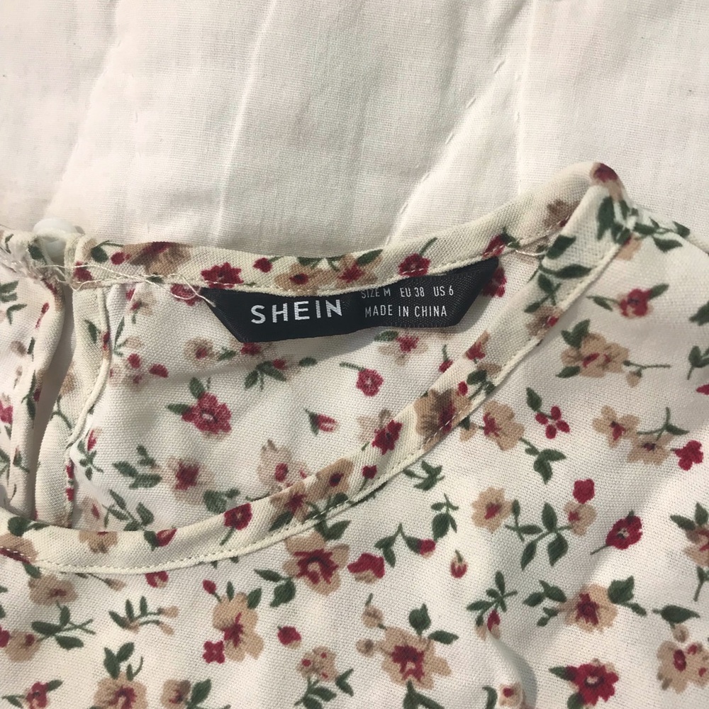 🌷SOLD🌷 SHEIN Ditsy Floral Maxi Dress 🤍 - Picture 4 of 5